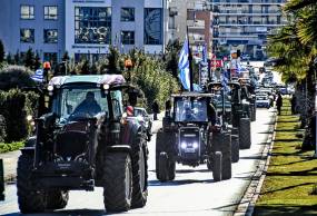Αγρότες / Διαμαρτυρία με εκατοντάδες τρακτέρ στην έκθεση Agrotica